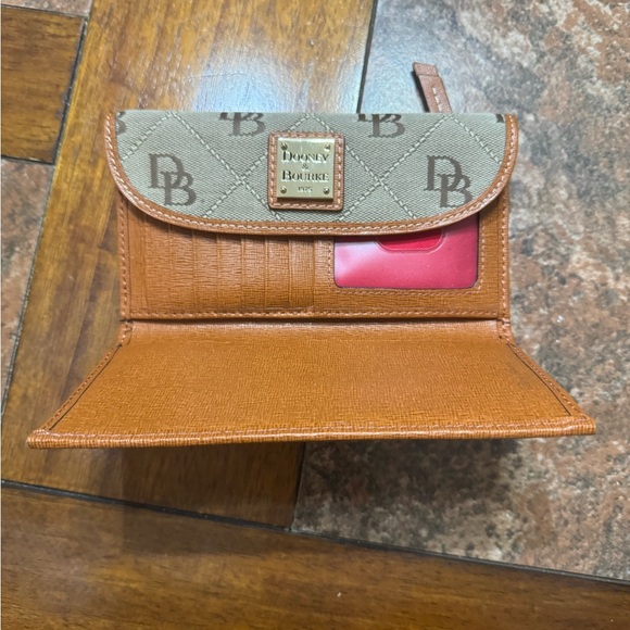 Dooney & Bourke Maxi Quilt Wallet - Picture 3 of 4